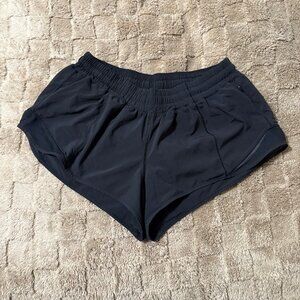 EXCELLENT Lululemon Hotty Hot Low Rise Short II 2.5" Black Swift Running 10